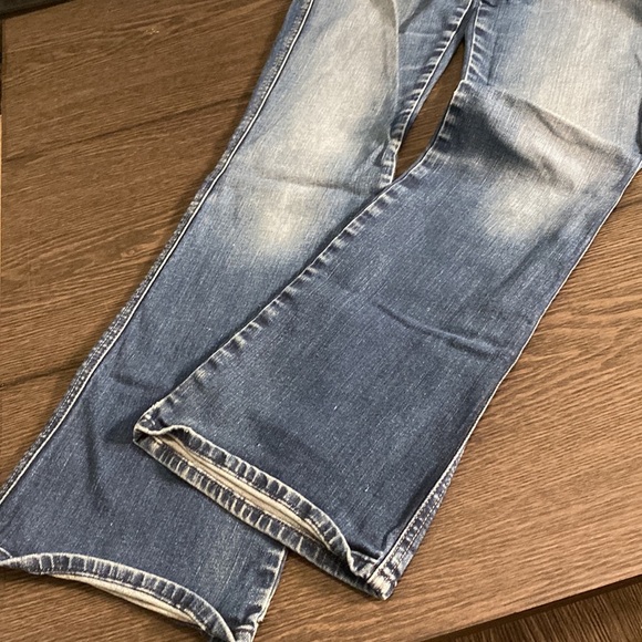 7 for all mankind boot cut flare jeans. Size 27. Medium wash. Faded front. - Picture 8 of 16